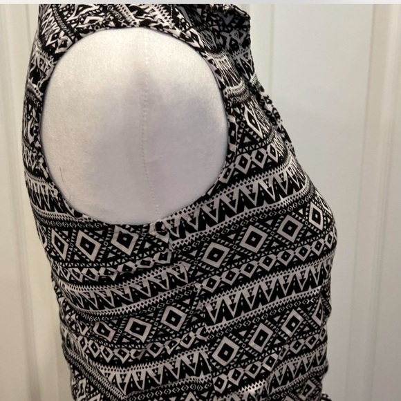 H&M 11/12 Black White Geometric Top button down tie front pocket sleeveless - Picture 3 of 5